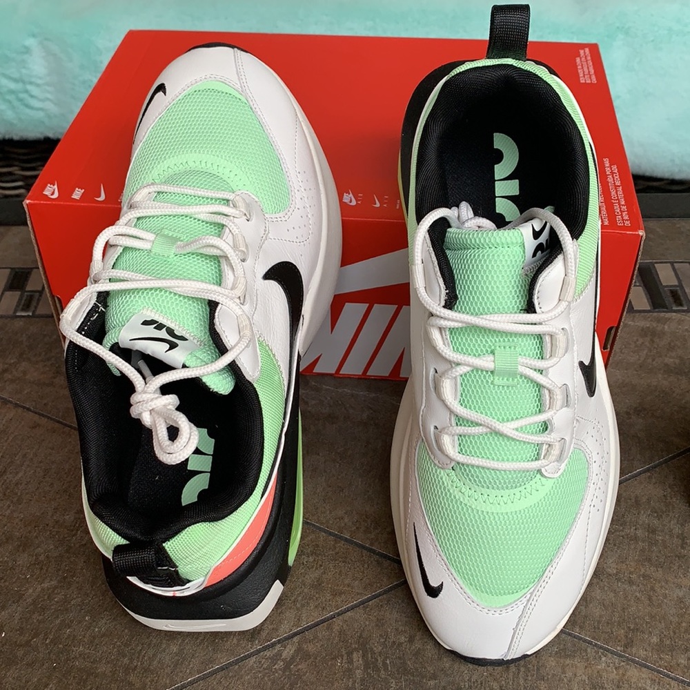 NIKE WMNS AIR MAX VERONA - Picture 9 of 16
